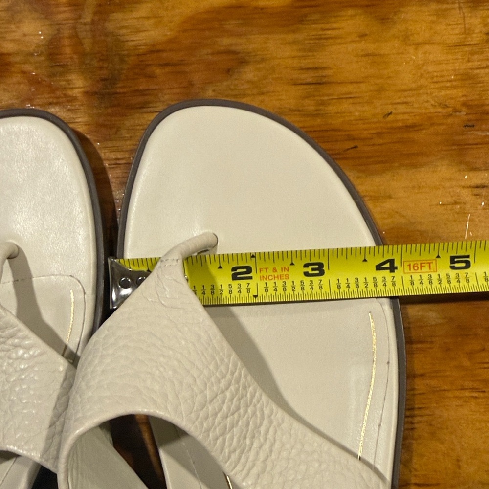 Vionic Cream Thong Sandals - Picture 6 of 7